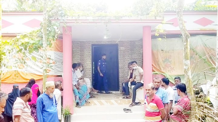 পিরোজপুরে গৃহবধূকে শ্বাসরোধে হত্যা, ঘরের মালামাল লুট