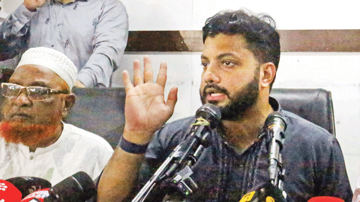 অস্ত্র-কাণ্ডে মন্ত্রিত্ব গেল ইশরাকের