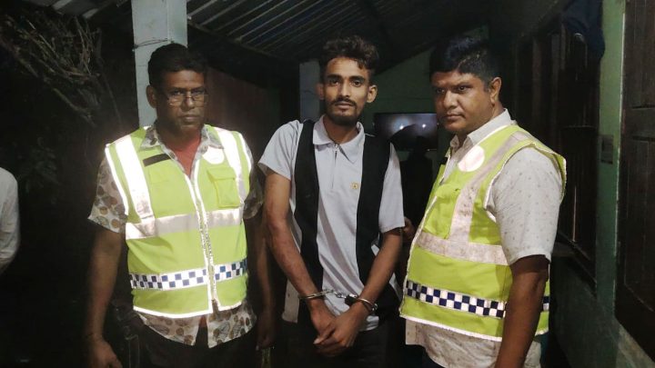 কুষ্টিয়ায় সড়কে ডাকাতির প্রস্তুতিকালে যুবককে গণপিটুনি দিয়ে পুলিশে দিল জনতা
