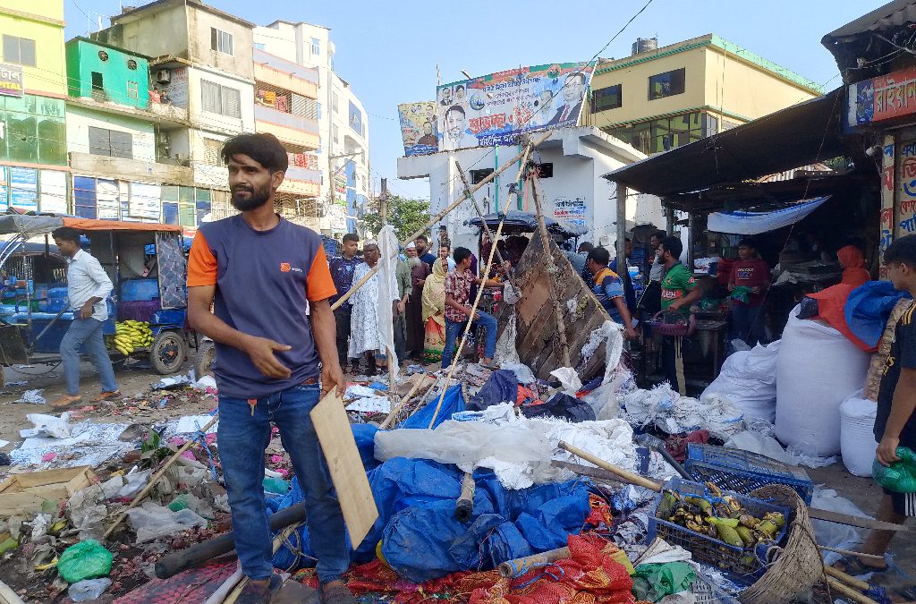 দেবিদ্বারে ফুটপাত দখলমুক্ত অভিযানে শতাধিক অবৈধ দোকান উচ্ছেদ
