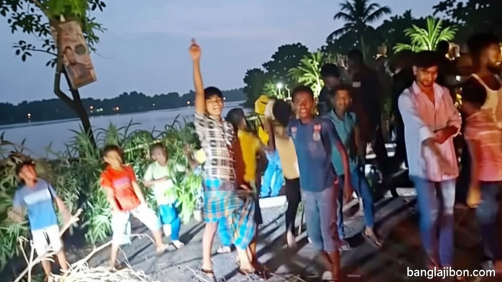 বিদ্যুতের দাবিতে লক্ষ্মীপুরে সড়ক অবরোধ