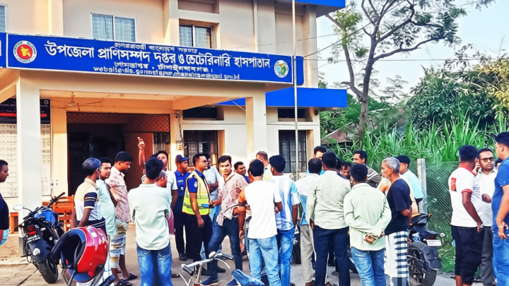 চাঁপাইনবাবগঞ্জের গোমস্তাপুর: ভুয়া ভাউচারে টাকা আত্মসাৎ