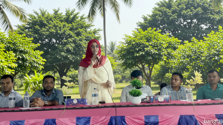 নিরাপদ দুধ উৎপাদনে ব্র্যাক ডেইরির প্রশিক্ষণ কর্মশালা, ১০০ খামারিকে মিল্ক ক্যান প্রদান