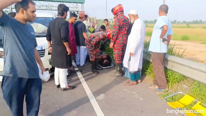 ঢাকা-মাওয়া এক্সপ্রেসওয়েতে প্রাইভেট কারে আগুন, সড়ক দুর্ঘটনায় আহত ২