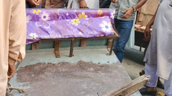 বগুড়ায় বাসচাপায় ভ্যানযাত্রী মা-মেয়ে নিহত