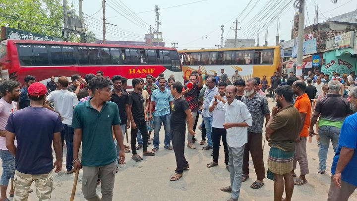 নওগাঁয় দূরপাল্লার বাস চলাচল বন্ধ