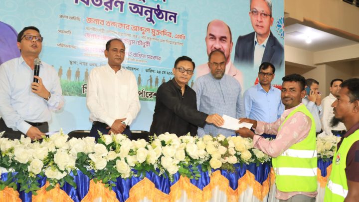 পরিচ্ছন্নতাকর্মীরা কাজ করেন বলেই নগর এত সুন্দর: বাণিজ্যমন্ত্রী