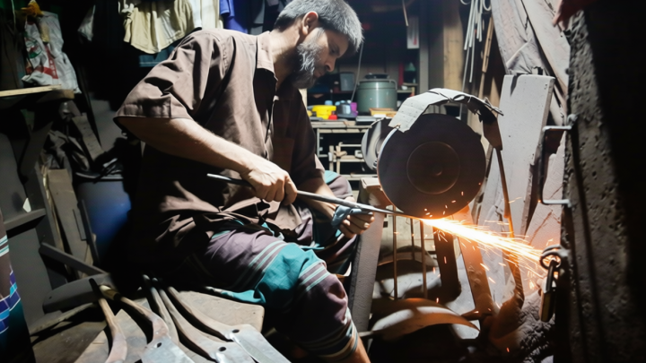 পশুর হাটের পাশাপাশি এখন ব্যস্ত কামারপাড়া