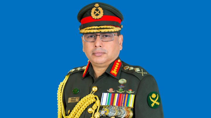 হজ পালনের উদ্দেশ্যে সৌদি আরব গেলেন সেনাবাহিনীর প্রধান