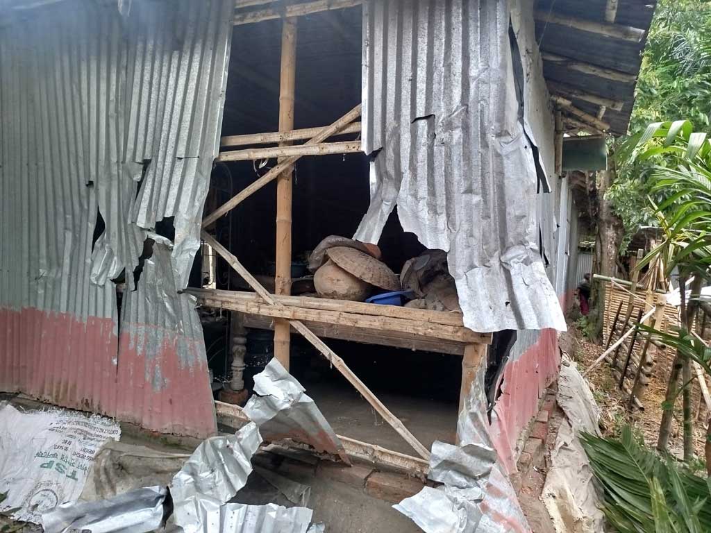 বগুড়ায় তাঁতী দলের নেতার বিরুদ্ধে বিএনপি নেতা-কর্মীদের বাড়িতে হামলার অভিযোগ