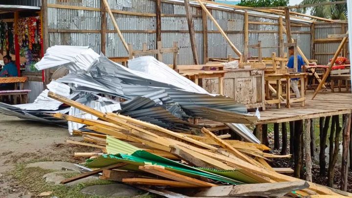 মনপুরায় ঝড়ে লন্ডভন্ড দোকানপাট, ঈদের আগে মাথায় হাত ব্যবসায়ীদের