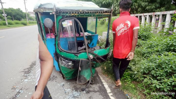 মোটরসাইকেল-অটোরিকশার মুখোমুখি সংঘর্ষে চালক নিহত, আহত ১