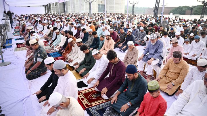 সংসদ ভবনে ঈদের নামাজে মুসলিম উম্মাহসহ দেশ ও জাতির কল্যাণ কামনা