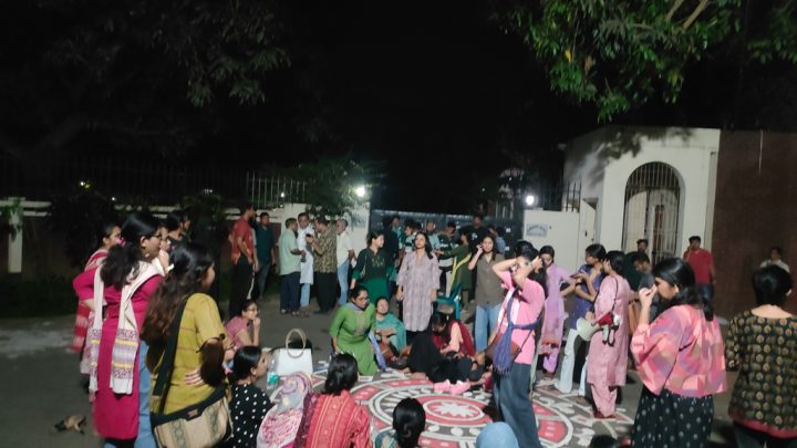৪৮ ঘণ্টার আলটিমেটাম শেষে প্রক্টরের পদত্যাগের দাবিতে উত্তাল জাবি ক্যাম্পাস