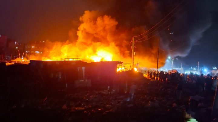 মিরপুরে কালশী এলাকায় বস্তিতে আগুন