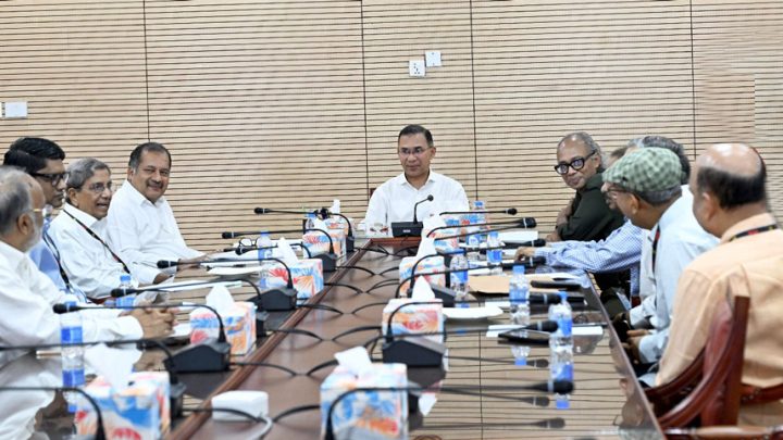 প্রধানমন্ত্রীর কাছে মামলার শিকার ২৮২ সাংবাদিকের তালিকা দিল সম্পাদক পরিষদ