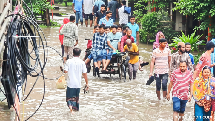 পানিবন্দী পাঁচ হাজার পরিবার, চরম দুর্ভোগ