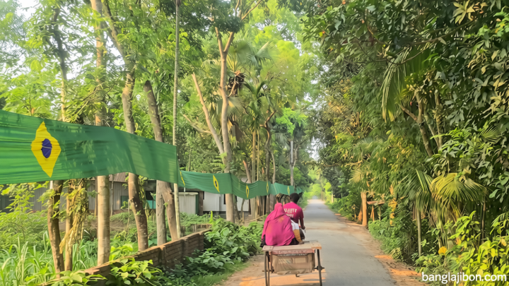 বিশ্বকাপের রঙে রঙিন গ্রাম, মাগুরায় তৈরি ৬৫০ হাত দীর্ঘ ব্রাজিলের পতাকা