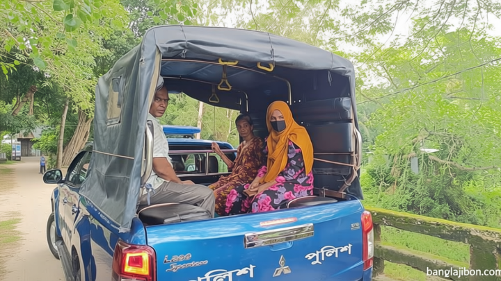 মানিকগঞ্জে বৃদ্ধাকে কুপিয়ে হত্যা, মেয়ে আটক