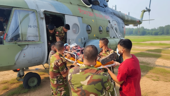 সীমান্তে দায়িত্ব পালনকালে অসুস্থ বিজিবি সদস্য, হেলিকপ্টারে নেওয়া হলো সিএমএইচে