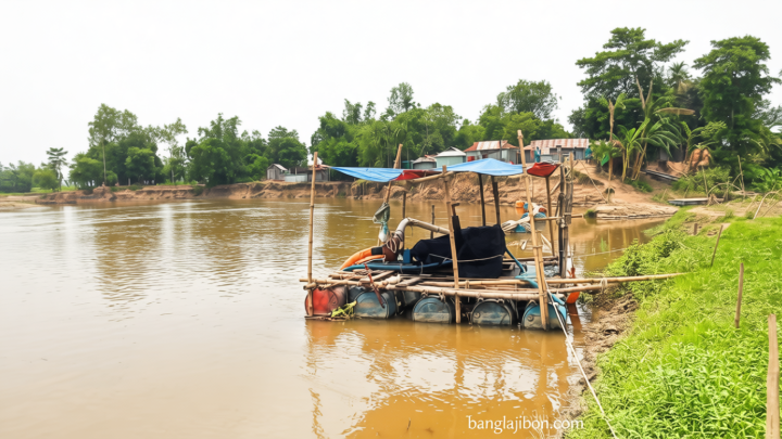 ঘাঘট নদীভাঙন রক্ষা প্রকল্প: নদী থেকে বালু তোলায় তীর ভাঙনের শঙ্কা