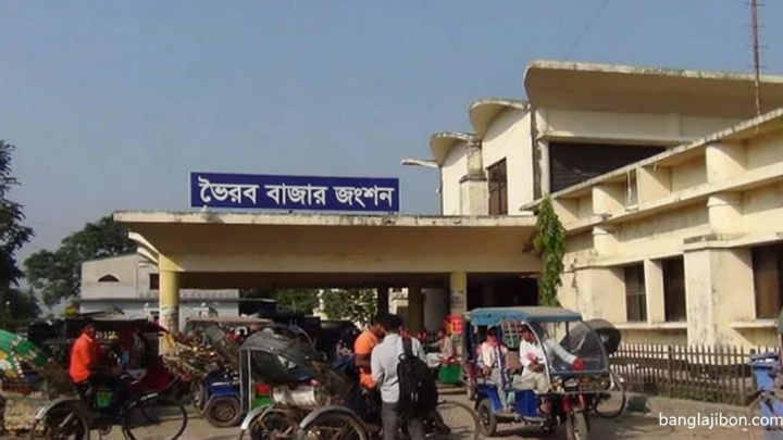 ভৈরব রেলস্টেশন: খেলা নিয়ে সংঘর্ষ-ভাঙচুর আটকা পড়ল ৬ ট্রেন