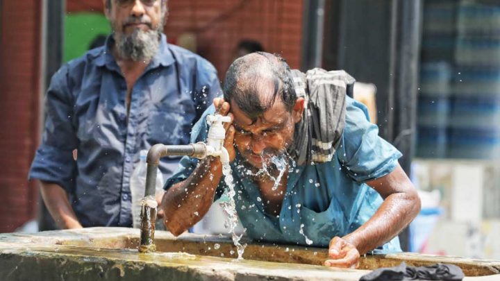 ৩৪ জেলায় বইছে তাপপ্রবাহ, সহসাই কমছে না গরম
