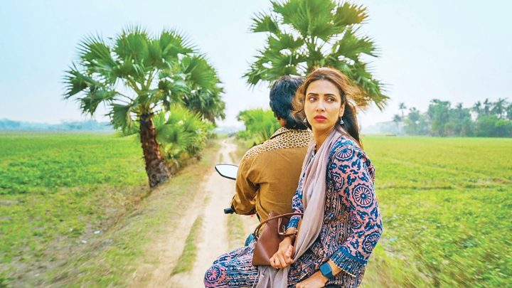 ভালোবাসার টানে শহুরে মেয়ে অনন্যার দুর্গম যাত্রা নিয়ে ‘লাইফলাইন’