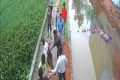 নির্মাণসামগ্রী কিনতে না চাওয়ায় ব্যাংক কর্মকর্তা ও তাঁর স্ত্রীকে মারধরের অভিযোগ