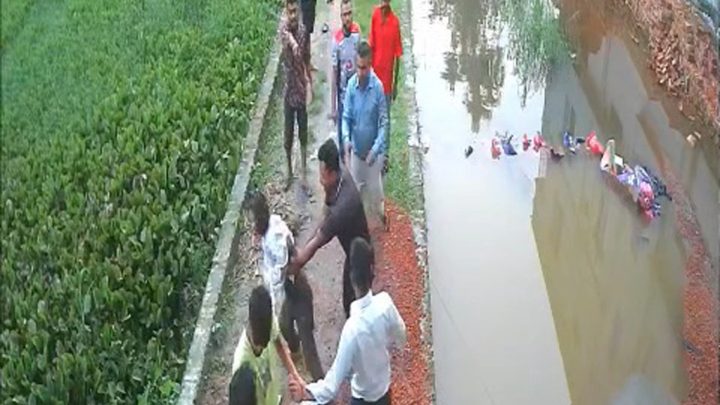 নির্মাণসামগ্রী কিনতে না চাওয়ায় ব্যাংক কর্মকর্তা ও তাঁর স্ত্রীকে মারধরের অভিযোগ