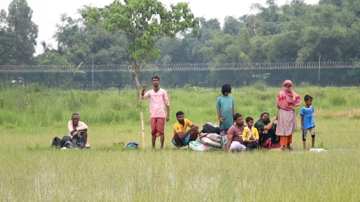 পঞ্চগড় সীমান্তে ফ্লাডলাইট বন্ধ করে সেই ১০ জনকে ফিরিয়ে নিয়েছে বিএসএফ