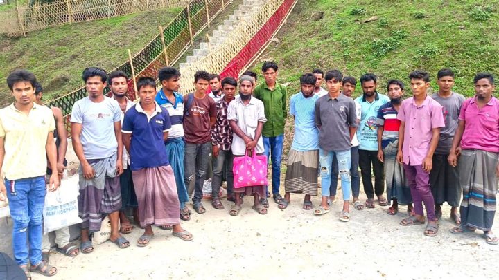 শ্রমবাজারে প্রাধান্য কম মজুরির রোহিঙ্গাদের