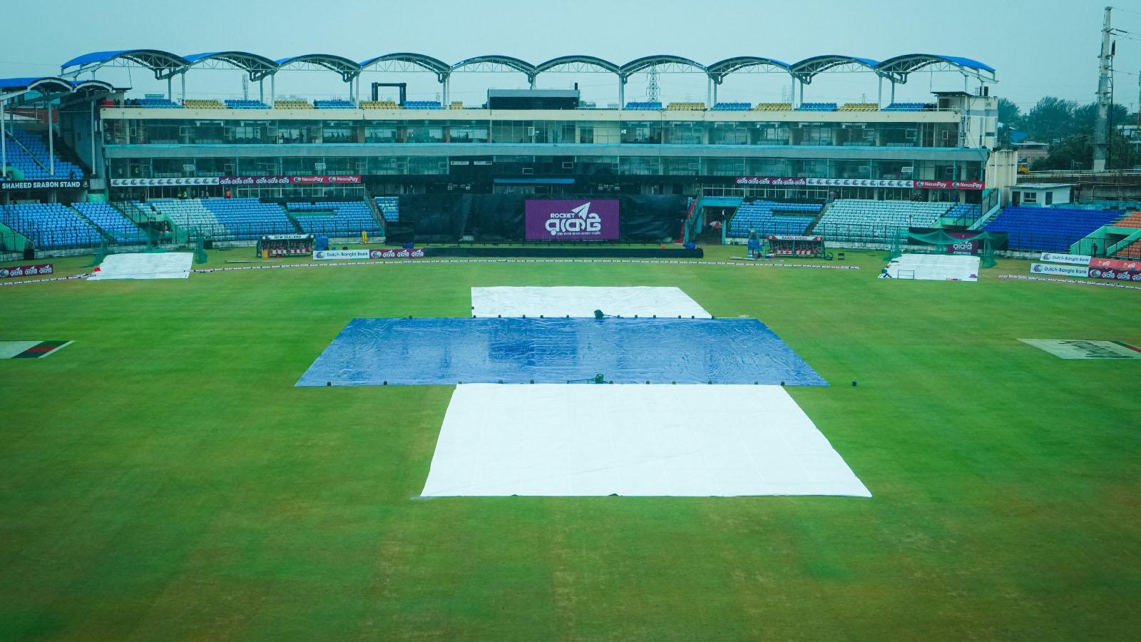 উড়তে থাকা বাংলাদেশের পথে বৃষ্টির বাগড়া