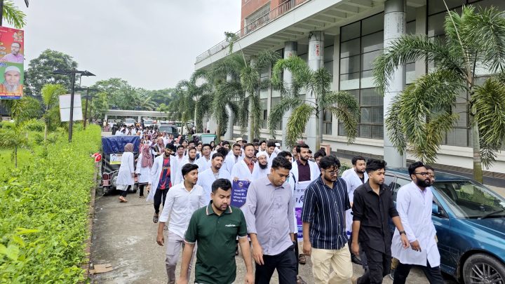 কিশোরগঞ্জে ইন্টার্ন চিকিৎসকদের আন্দোলন, ৬৪৭ রোগী নিয়ে চরম বিপাকে সৈয়দ নজরুল হাসপাতাল
