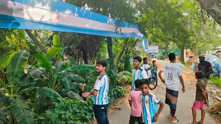 আর্জেন্টিনা ফাইনালে উঠলেই মহিষ জবাই, ঠাকুরঝিপাড়া গ্রামে ৩৫০০ ফুট পতাকা