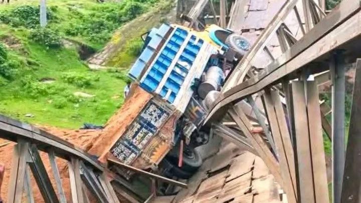 বেইলি সেতু ধসে ময়মনসিংহের তারাকান্দা-ধোবাউড়া যোগাযোগ বিচ্ছিন্ন