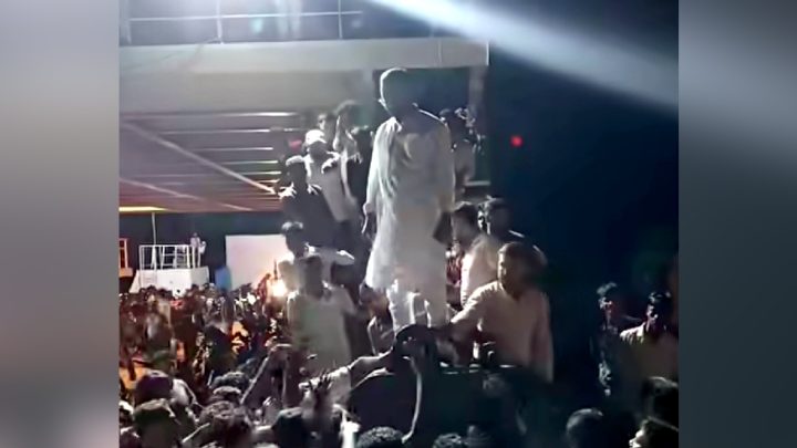 এমপি হান্নান মাসউদের জন্য ২ ঘণ্টা ফেরি আটকে রাখার অভিযোগ, যাত্রীদের ভোগান্তি