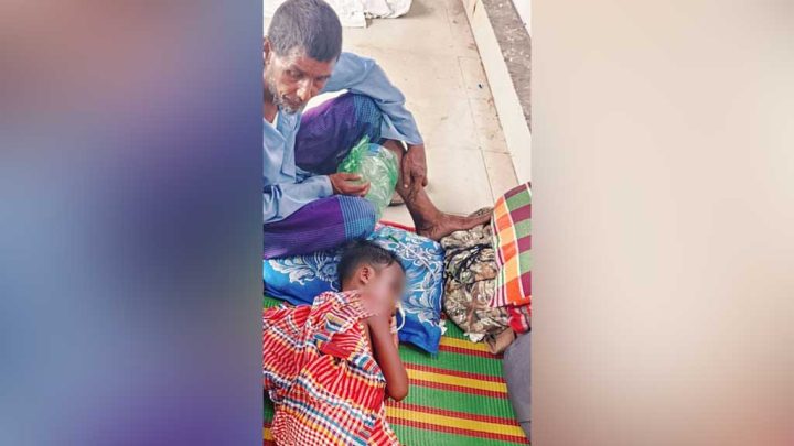 মা হারানো শিশু হোসাইনের চিকিৎসা আটকে আছে অর্থাভাবে