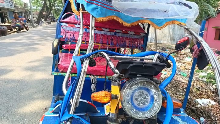 মাদারীপুরে পিকআপ-ইজিবাইকের মুখোমুখি সংঘর্ষে নিহত ১, আহত ৩