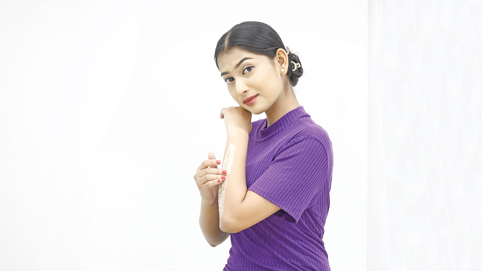 হাতের ত্বকের যত্নে যা করবেন
