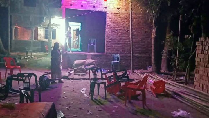 বিয়েবাড়িতে তাণ্ডব: মোটরসাইকেল সরানো নিয়ে তর্কে ঝরল রক্ত, চলল লুটপাট