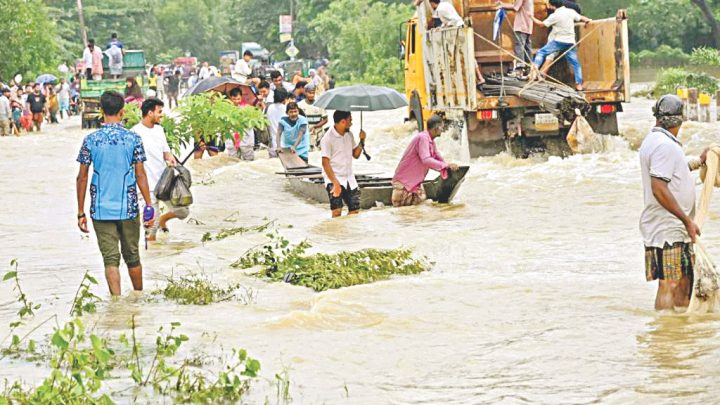 আট জেলা: বন্যার পর ছড়িয়ে পড়ছে রোগবালাই