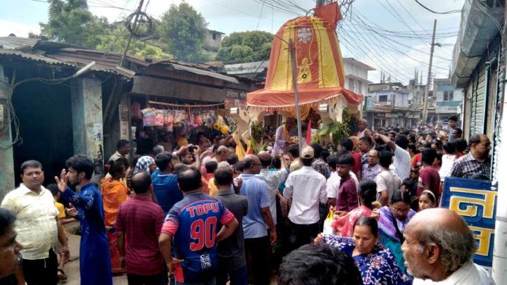 ফুলবাড়ীতে আনন্দ-উচ্ছ্বাসে রথযাত্রা অনুষ্ঠিত, ভক্তপ্রাণ নারী-পুরুষের ঢল