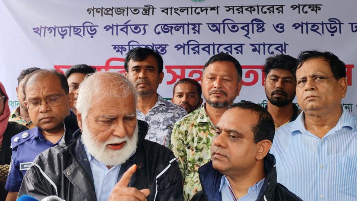বন্যাকবলিত মানুষের পাশে সরকার সব সময় রয়েছে: প্রতিমন্ত্রী ইকবাল