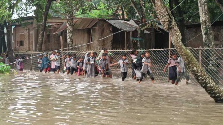 হাঁটুপানি মাড়িয়ে যেতে হয় বিদ্যালয়ে, ভোগান্তিতে শতাধিক শিক্ষার্থী