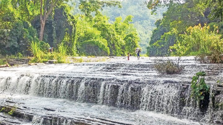 পাহাড়ের বুনো সৌন্দর্য রাইক্ষং