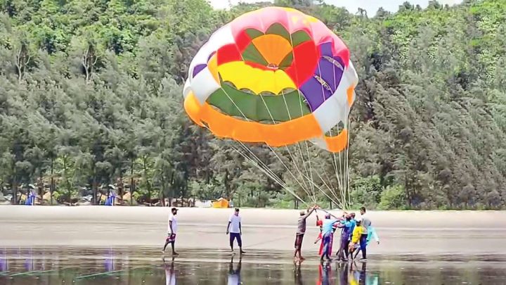 কক্সবাজার সমুদ্রসৈকত: রোমাঞ্চকর সেবায় নেই নিরাপত্তা ও নজরদারি