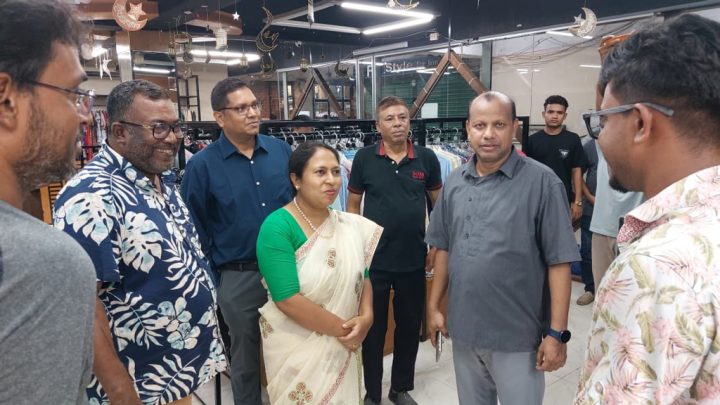 রাত ৮টার মধ্যে শপিং মল-দোকান বন্ধের নির্দেশনা প্রচারণায় শেরপুর জেলা প্রশাসন