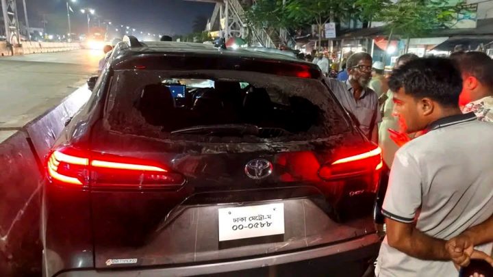 রায়গঞ্জে এমপি আয়নুলের গাড়িতে হামলা-ভাঙচুর, অভিযোগ এনসিপি-শিবিরের বিরুদ্ধে