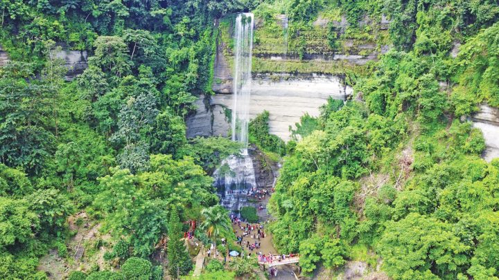 টইটম্বুর কাপ্তাই হ্রদে: মেঘ-পাহাড়ের রূপকথা